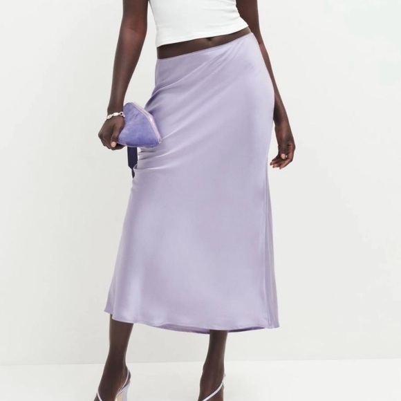 Elegant Lavender Satin Skirt - Picture 2 of 5